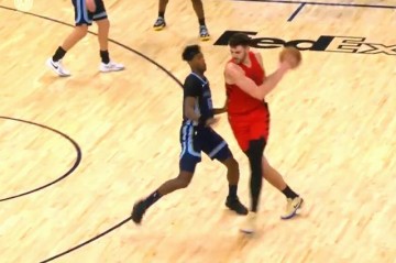 开运体育官方网站-危险动作，克林根肘翻普罗斯珀，直接2级恶意被驱逐出场